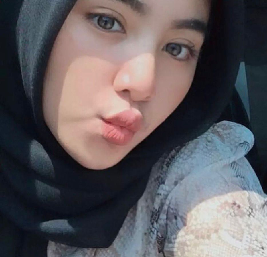 "massage pantai indah kapuk"